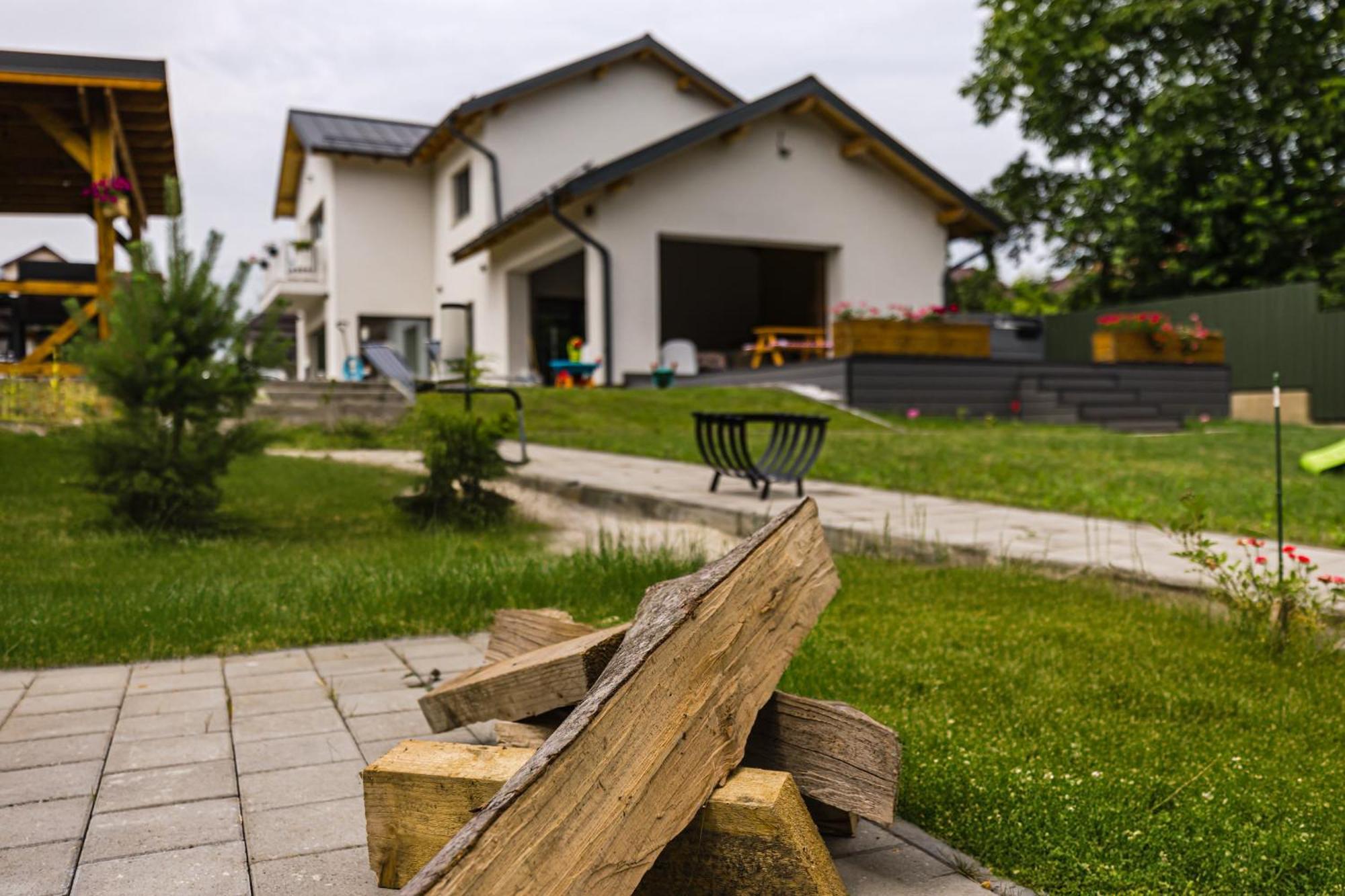Ioanaguesthouse Турда Екстериор снимка